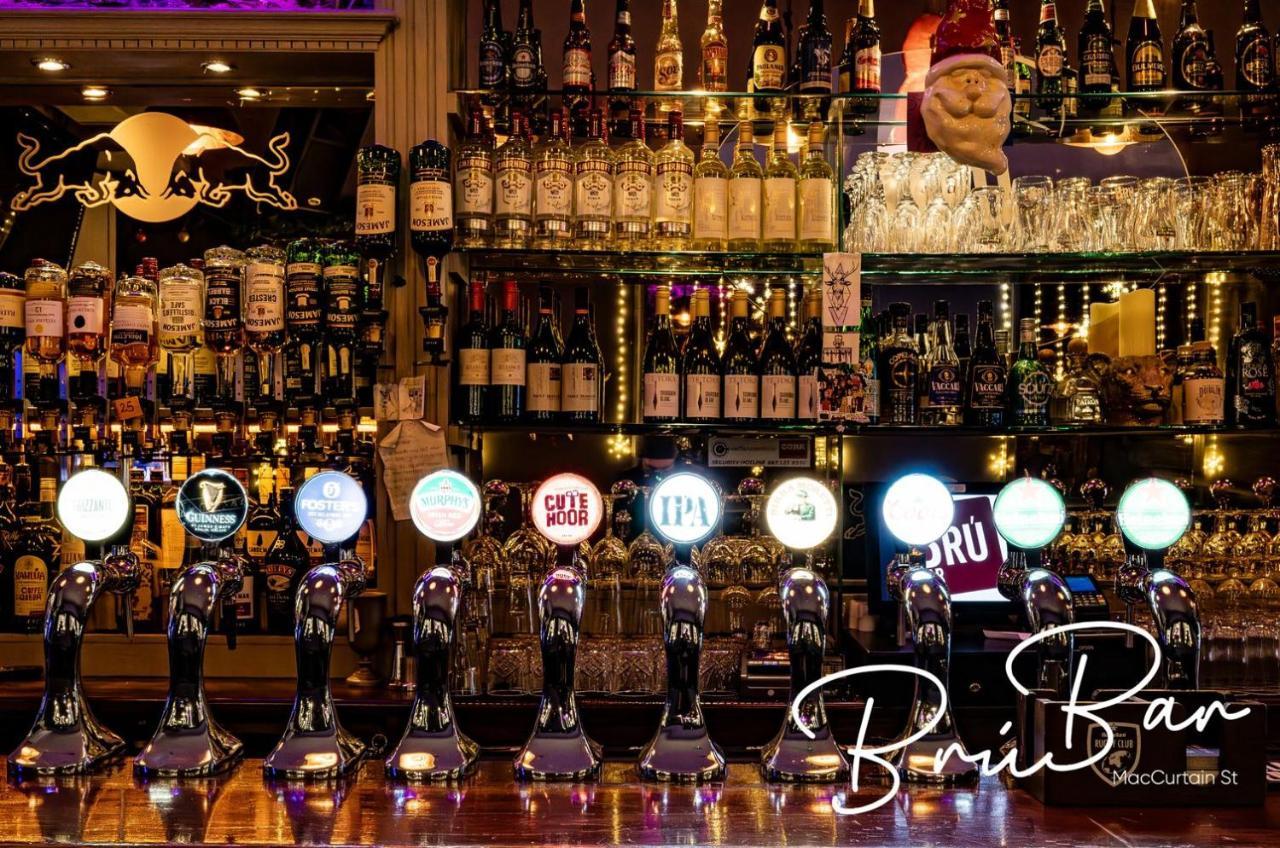 Bru Bar & Hostel Cork Exterior photo